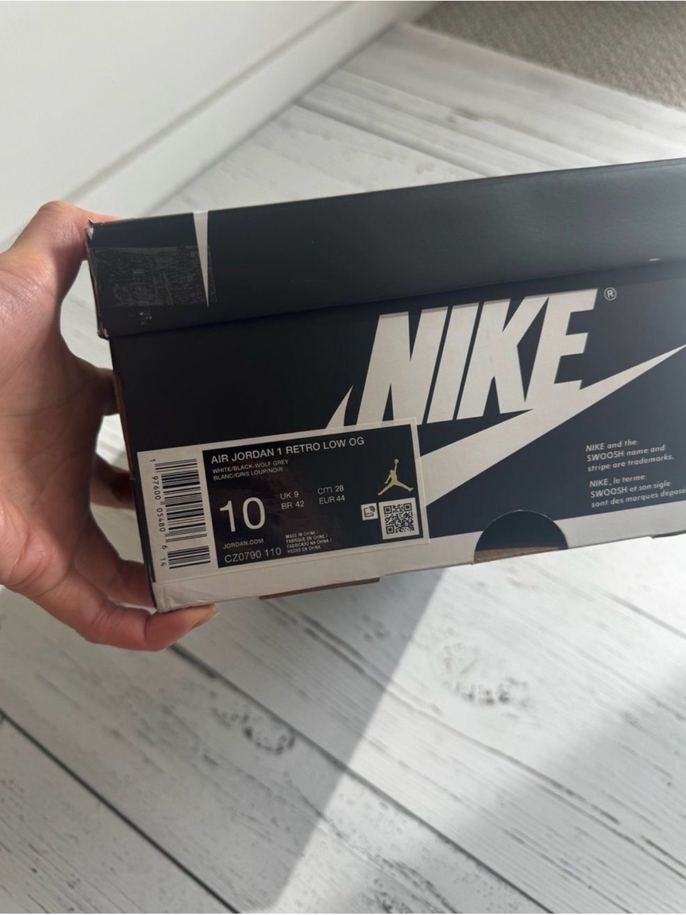 Air Jordan 1 Low OG - Wolf Grey and White - Picture 4 of 7